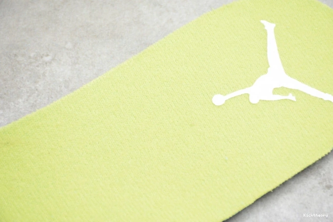 Kick Theory Floral Dynamic Yellow Air Retro Jordan (GS) 6 543390-800 0810